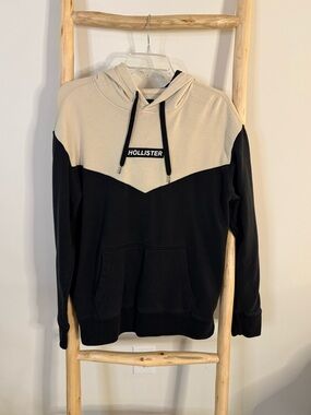 Hollister Two-Tone Black and Cream Pullover Hoodie